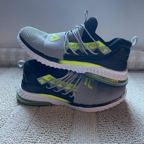 FILA Fantastiq 2 Running Shoe Sneaker Size 5.5 EUC Unisex Lightweight - Picture 2 of 11